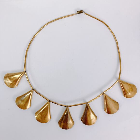 VTG Mid Century Modernist Gold Tone Necklace Green Glass Beads Sculptural Artful - Picture 10 of 12